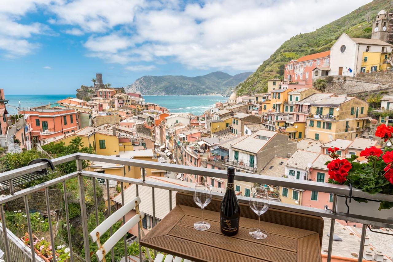 Gorgeous balcony view of Vernazza