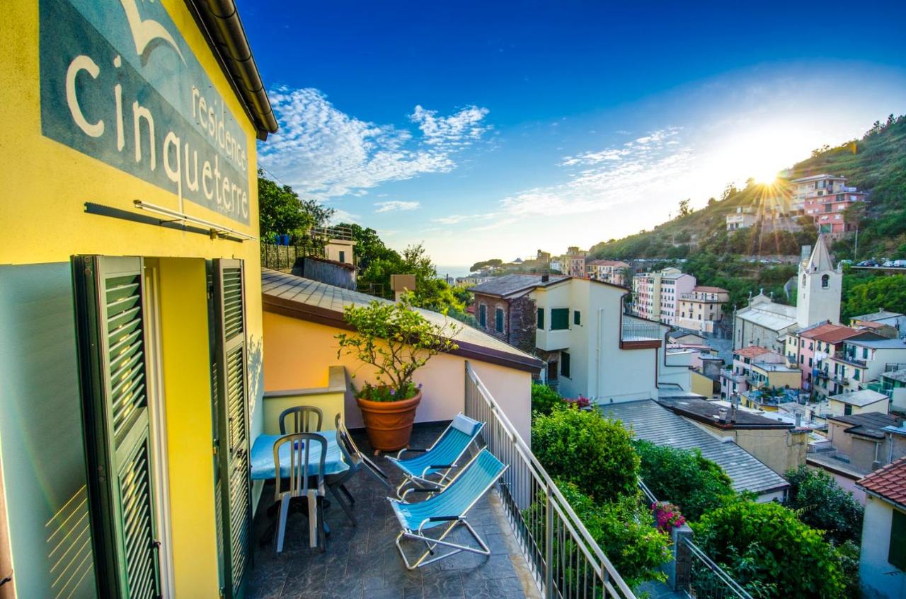 Riomaggiore apartment terrace with a view, Cinque Terre where to stay