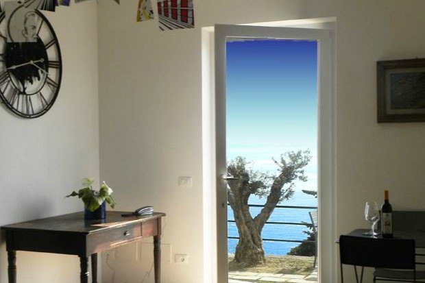 Bedroom of an apartment rental in Corniglia